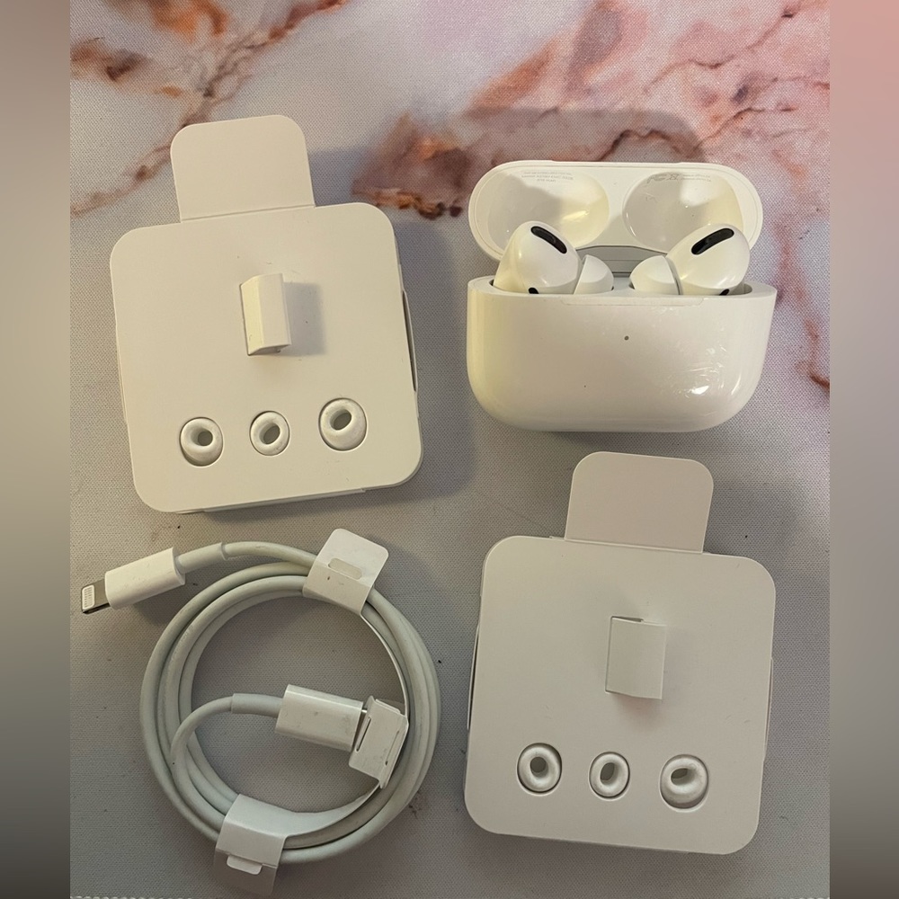 APPLE AIRPOD PRO (1st GENERATION)